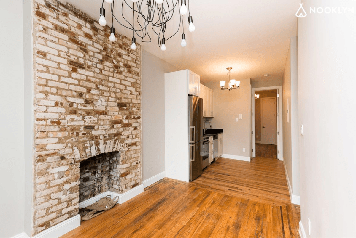 A Crown Heights one bedroom that's near restaurants and trains but pricey for the nabe, at $2,195