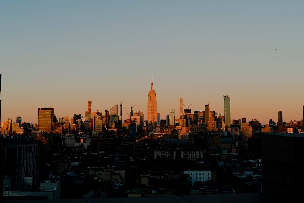 Report: Over three-quarters of Manhattan apartments sold for less than asking