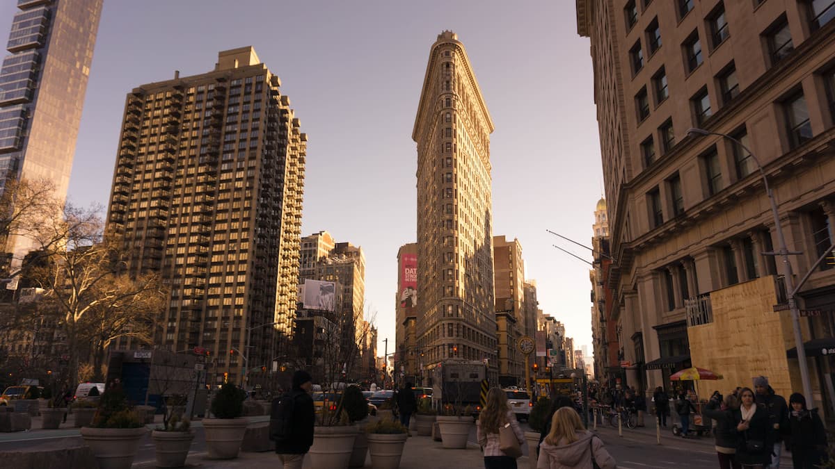 Netflix nabs Amazon-like tax credits for NYC expansion, maximize a small outdoor space, & more