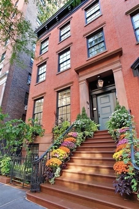 Real Estate Wants: Stoop sale