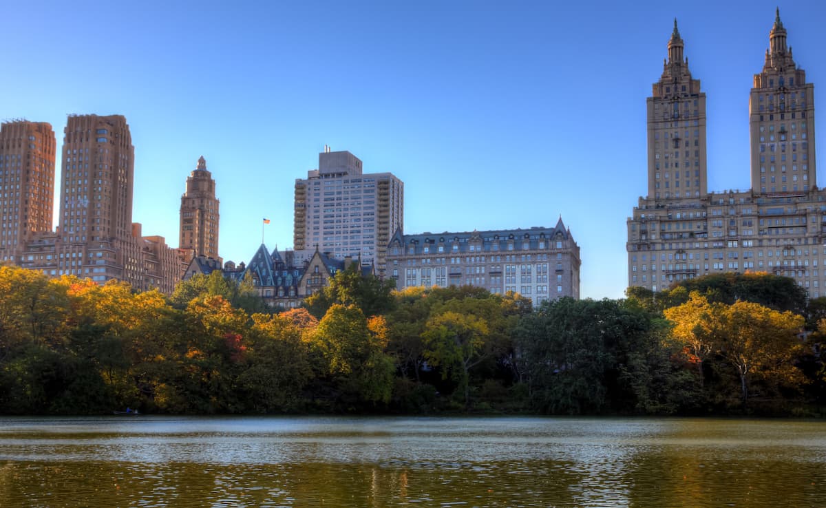 New report: Manhattan’s historic co-ops retain ultra-luxury status better than super high-end condos