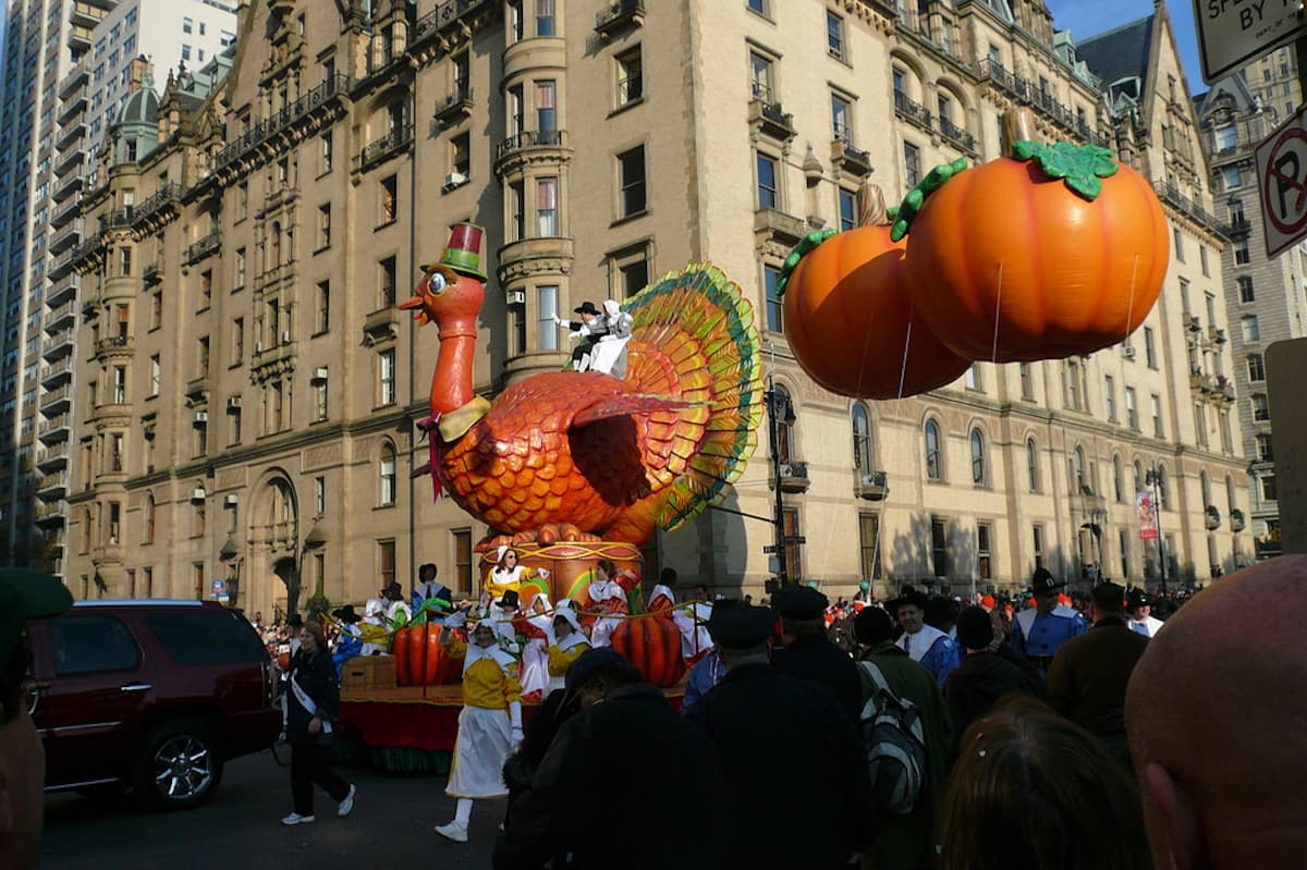 Dyson picks up Park Avenue penthouse, what not to touch in someone else’s apartment this Thanksgiving, & more