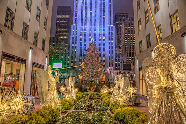 10 things New Yorkers secretly love about the holidays