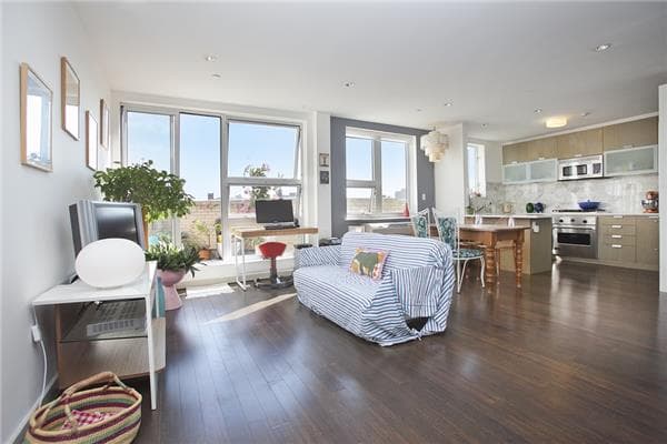 In Long Island City, a penthouse for the buyer on a (relative) budget