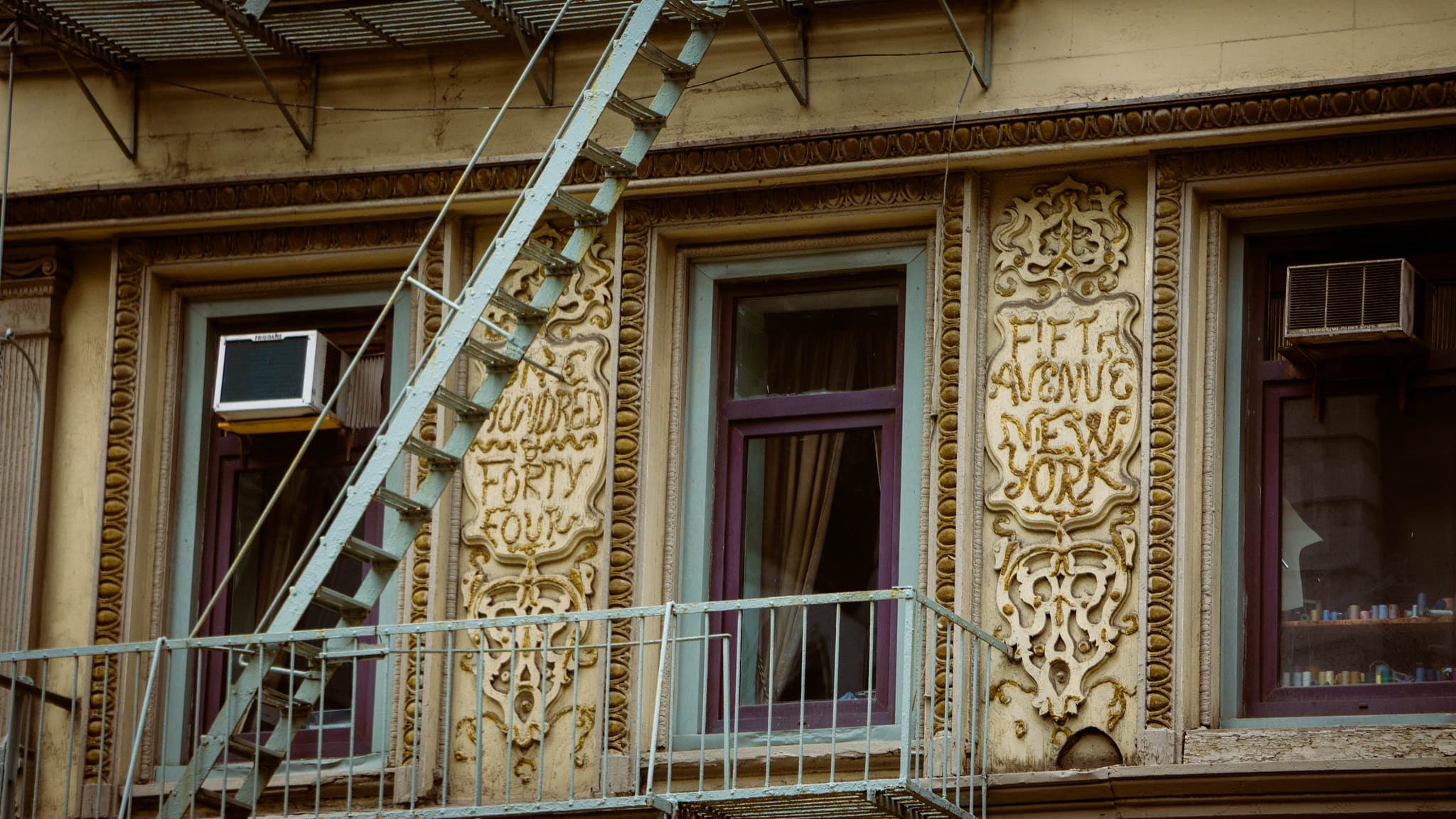 Copycat sellers: when "keeping up with the Joneses" means putting your apartment on the market