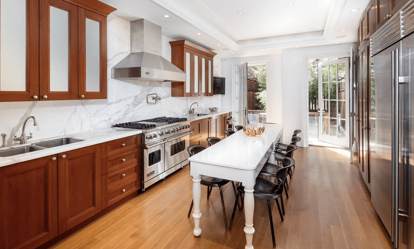 9 luxe eat-in kitchens that'll make you want to order in