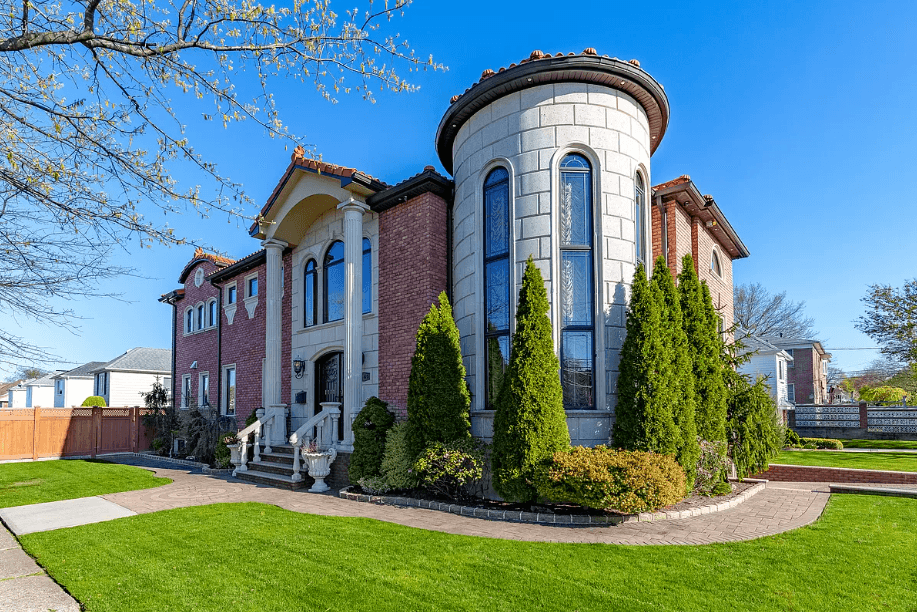 What you need to know about living in Whitestone, Queens, where there's suburban-like waterfront solitude