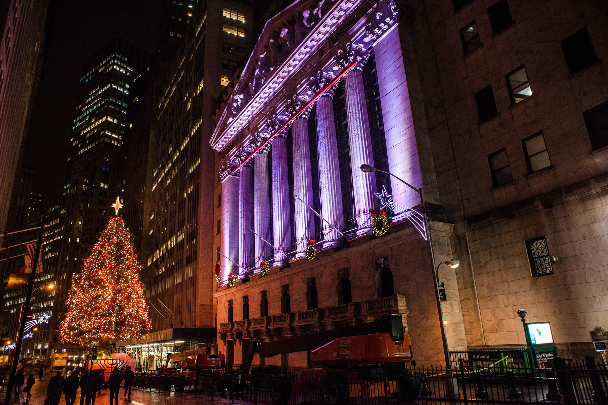 A landlord allegedly spreads bed bugs, Trump Tower becomes "White House North," and more