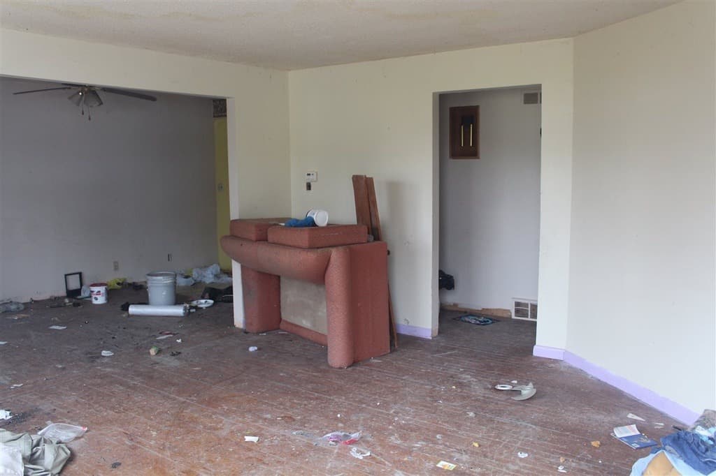 Sad furniture and one scary animal: This week's bad listings photos befuddle