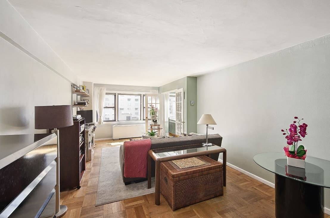 This $499,000 studio on the Upper East Side gets lots of light
