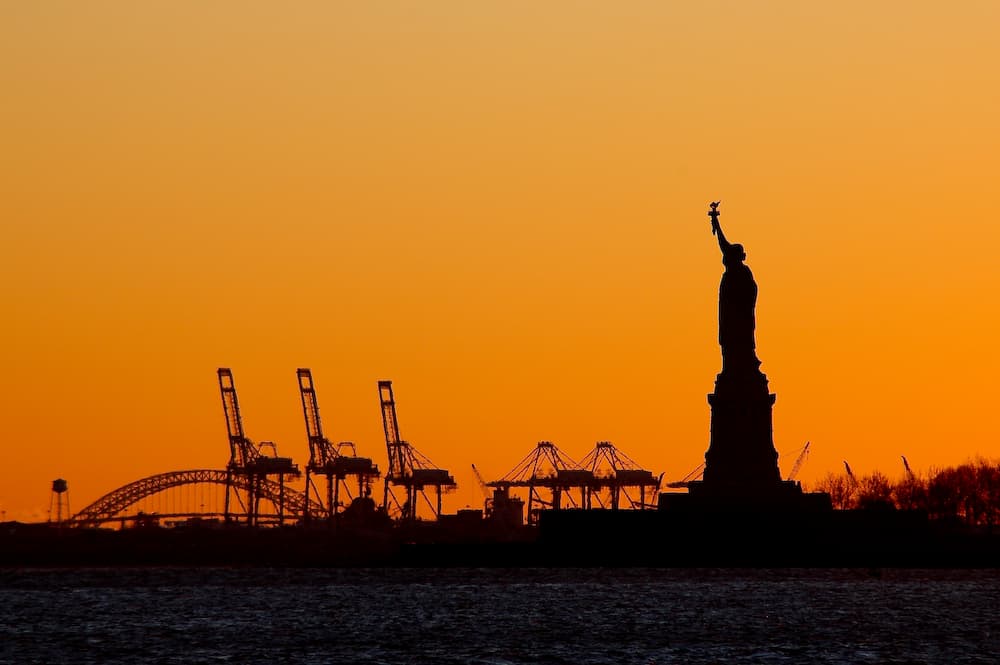 Brooklyn brothel space reopens as cocktail bar, the eerie side of Staten Island at night, more