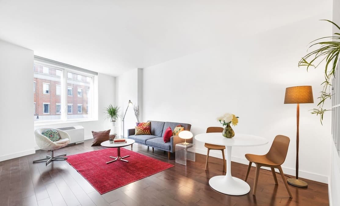 This Downtown Brooklyn studio has a lot going for it