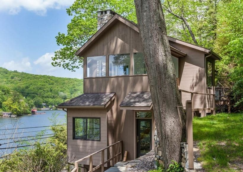 Live like a Gilmore Girls neighbor in this Connecticut lake house 