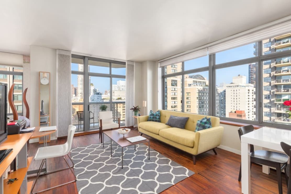 This UES studio comes with a balcony