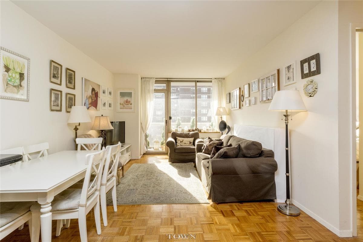 Would you pay $3,000 a month for this one bedroom on the Upper East Side?