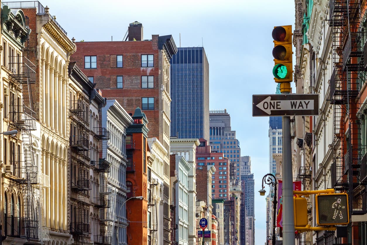 Is stock market uncertainty making Manhattan apartment buyers skittish?