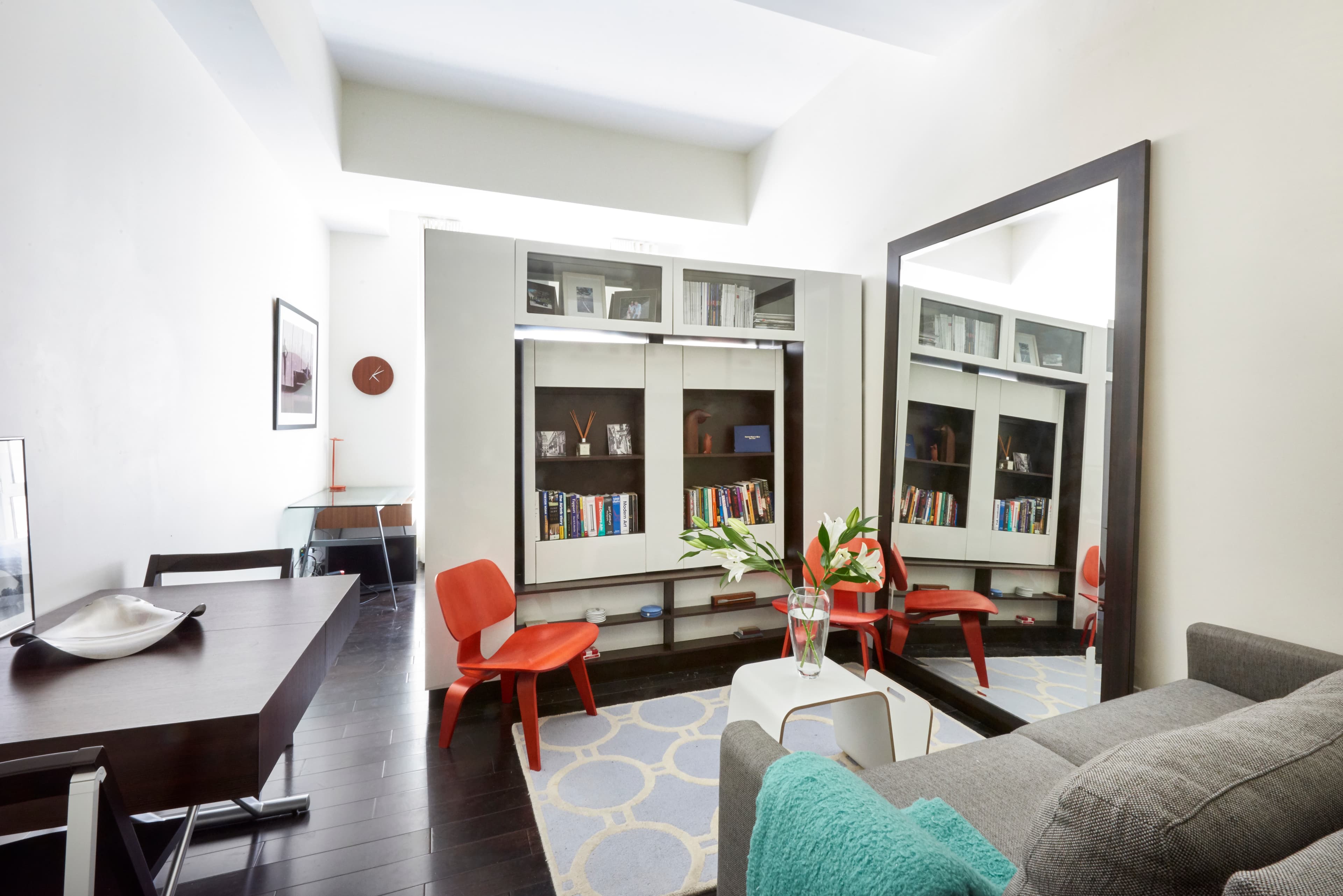 A Fidi studio that looks like a hotel room asks $725,000