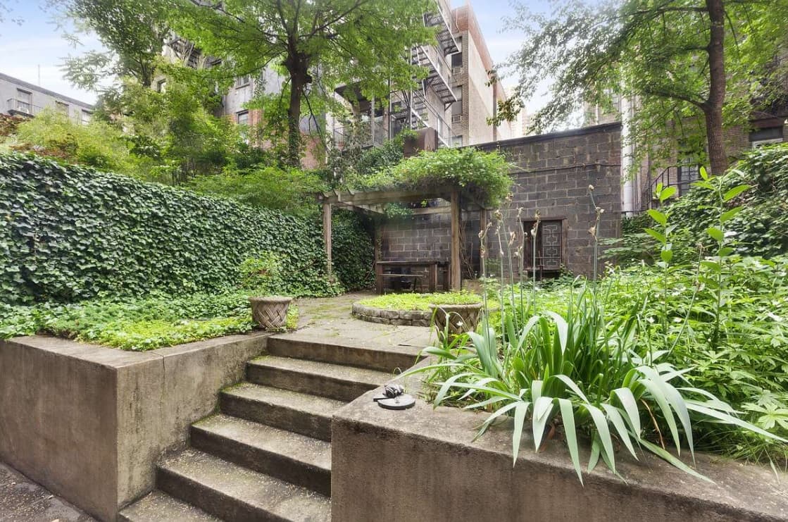 An Upper East Side studio with lots of outdoor space for when one room feels too cramped