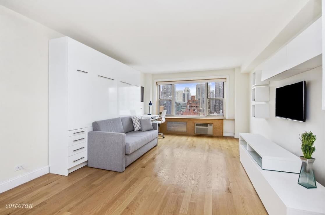 An Upper East Side studio for $525,000 where you can tuck your things away