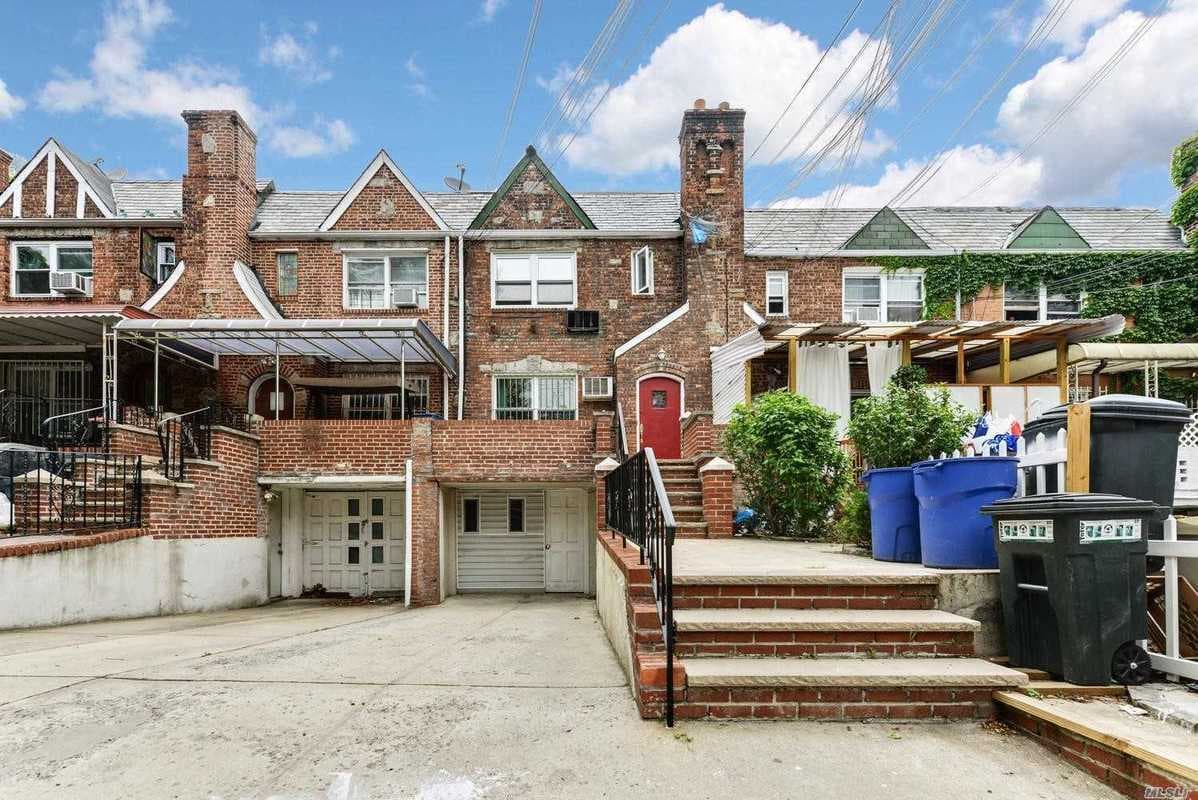 A Forest Hills apartment where you never have to wait for the bathroom, for $2,800