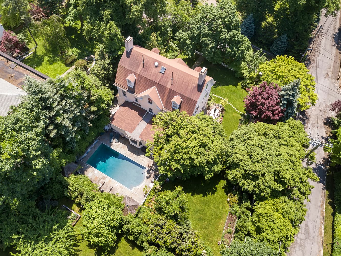 What to know if you want to buy a NYC house with a pool (and get an end-of-season deal)