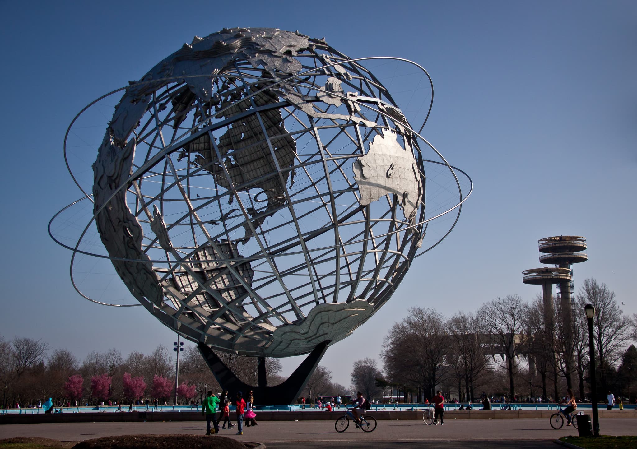 Development reshapes the Lower East Side, the expensive price tag of Hudson Yards park, & more