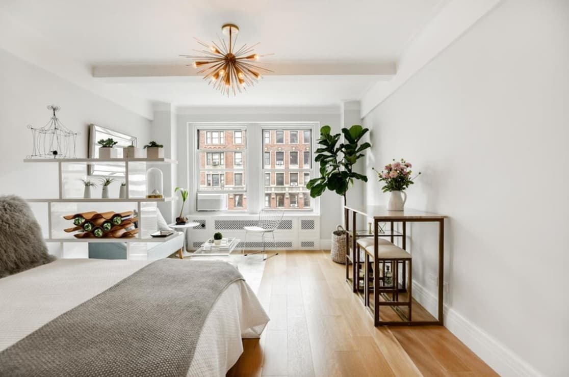 A Hudson Yards prewar studio has a perch on a new neighborhood