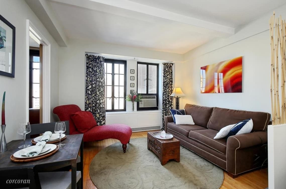 A Chelsea studio where you can carve out a sleeping alcove or home office, for $549,000