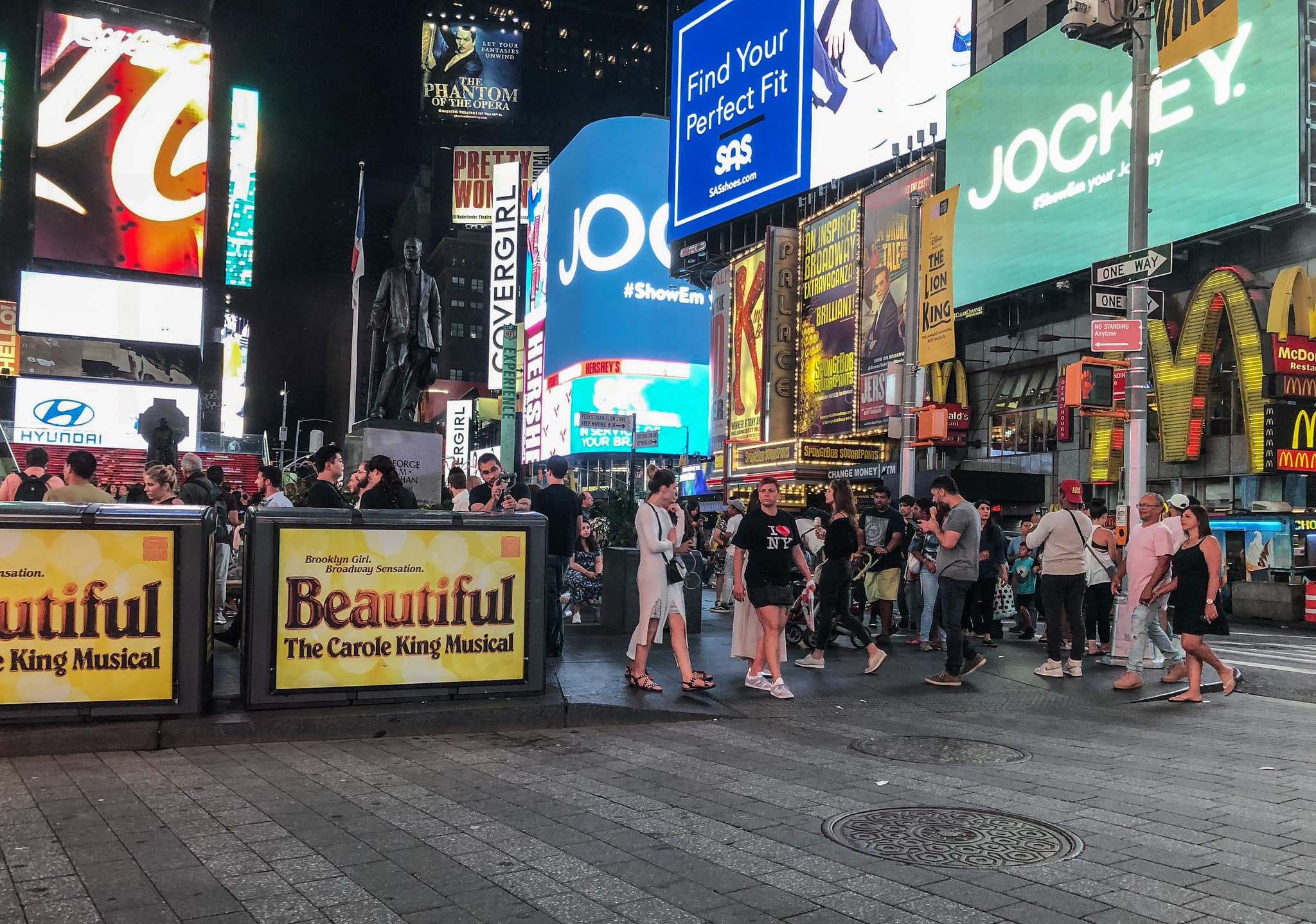 Demand for Manhattan rentals plummets, a record $20 million penthouse sale in Brooklyn, & more