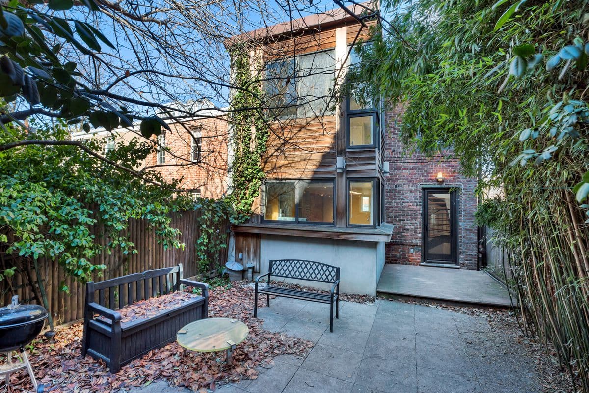 This renovated Boerum Hill townhouse rental comes with a leafy front yard