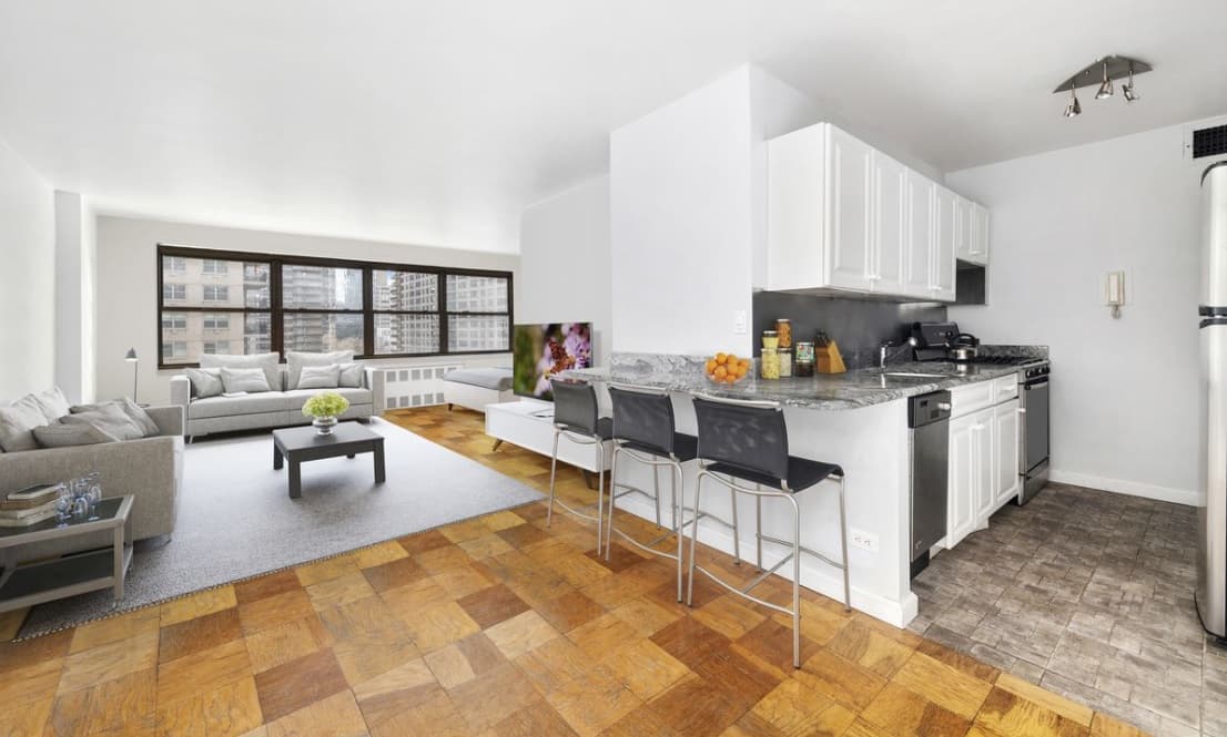 A Lincoln Square studio that's big on storage, for $535,000