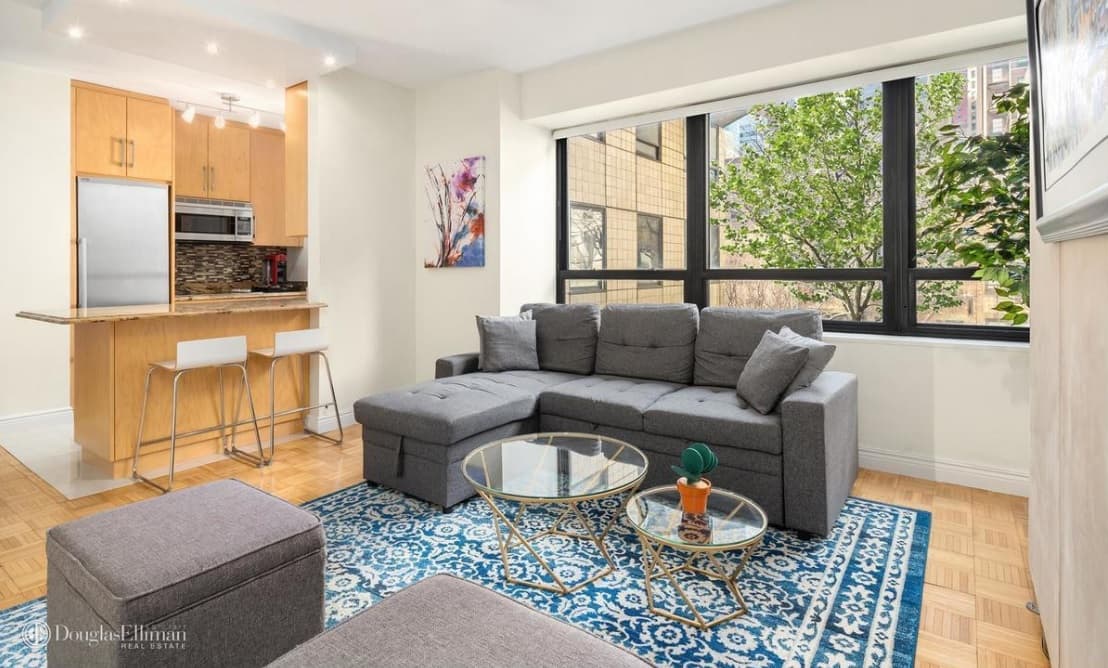 A sunny Turtle Bay studio with an indoor pool and other amenities, for $625,000