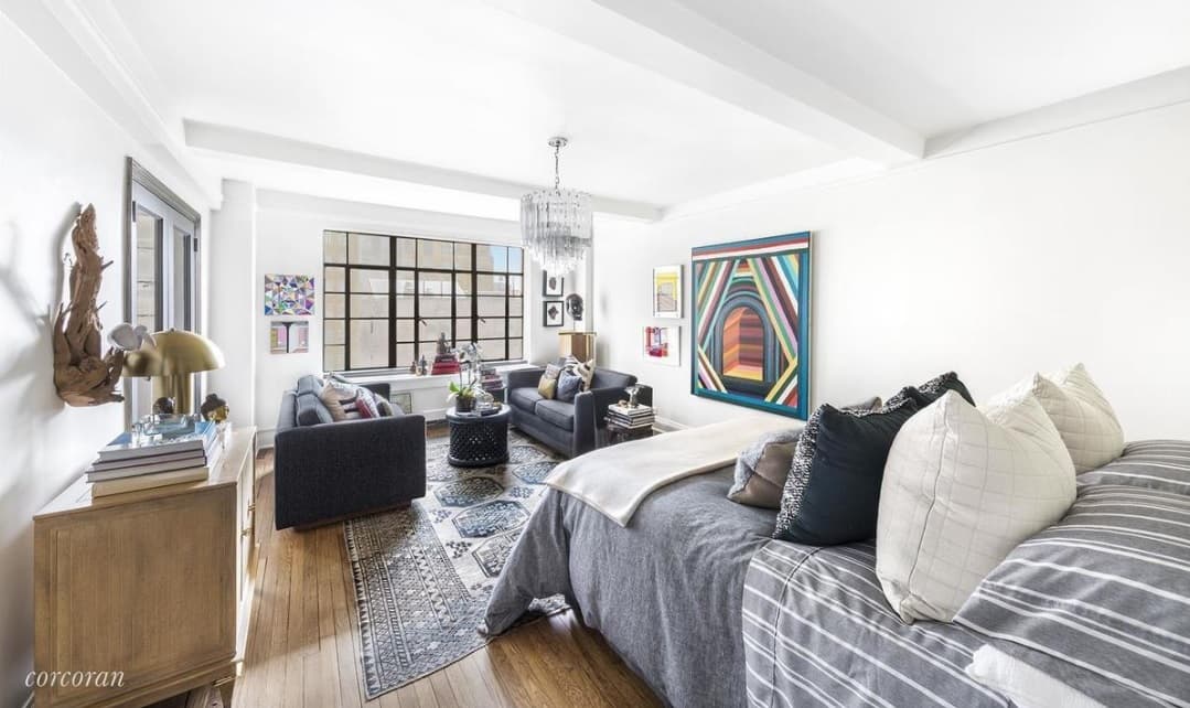 An UWS prewar studio with Art Deco detail and a famous pedigree, for $625,000