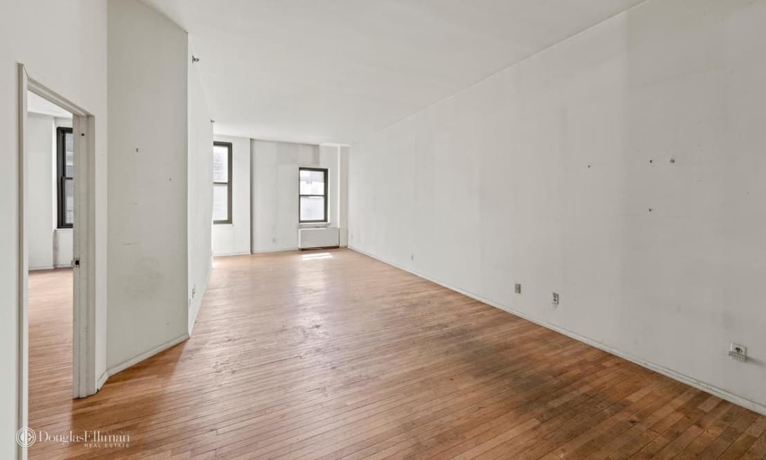 How to make the most of a spacious Greenwich Village apartment with windows on only one side