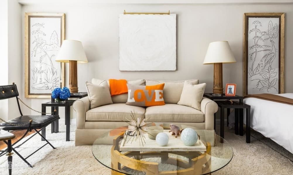 A renovated Midtown studio with a kitchen aimed at entertaining, for $575,000