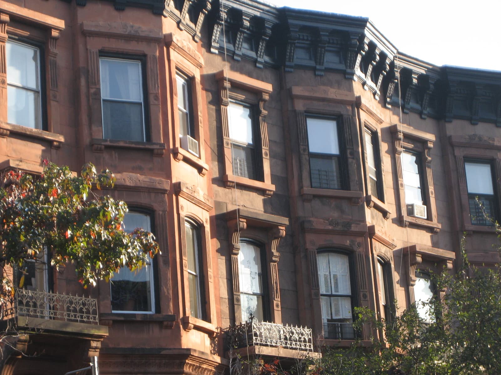 Going Dutch on a brownstone? Minimize your risk if you're buying with friends