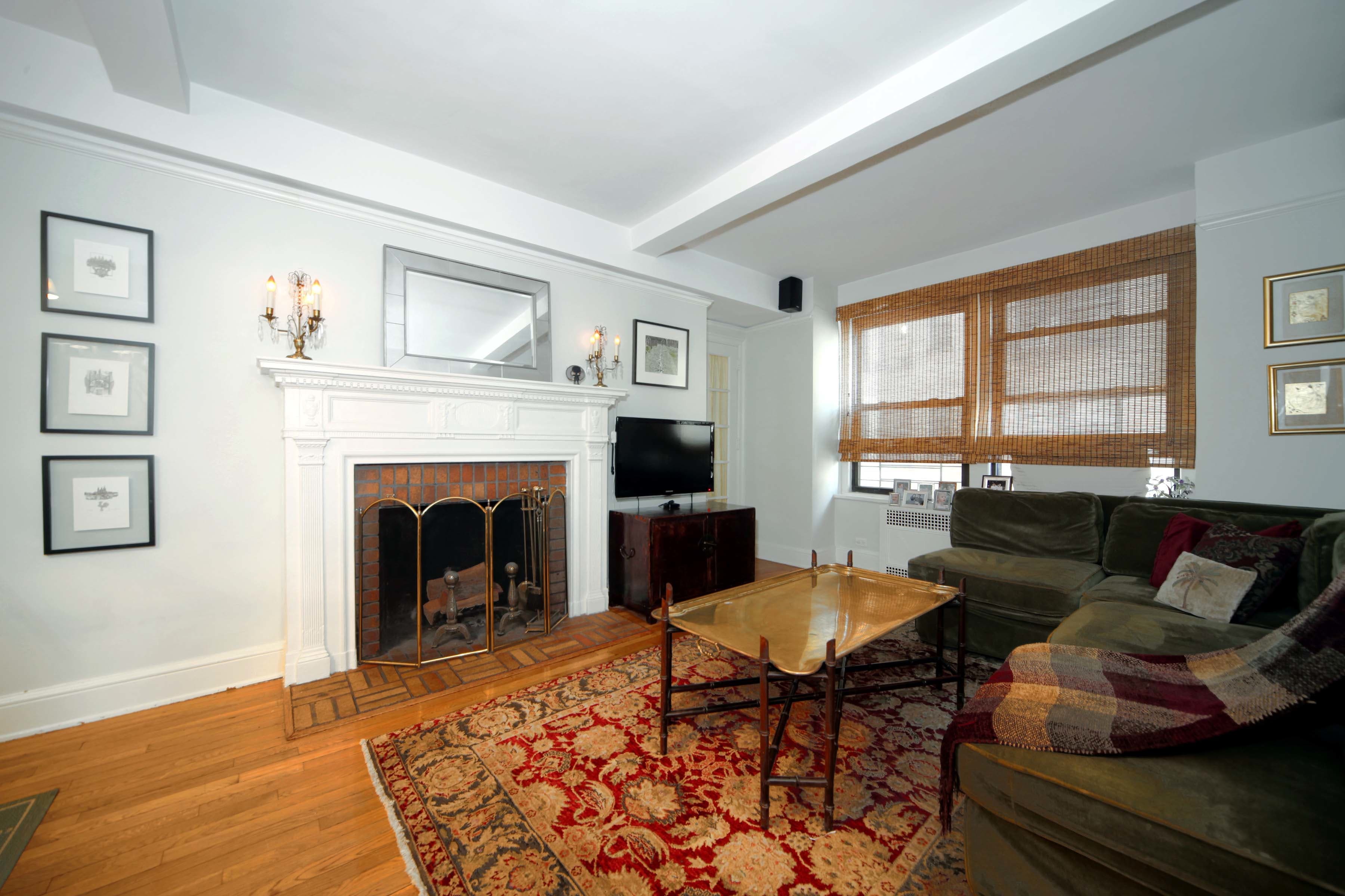 Why you should buy my apartment: Rush hour doormen, banana bread, and more