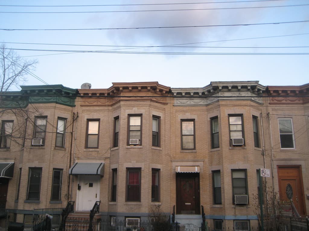 The history of rowhouses, rental concessions go up, and more