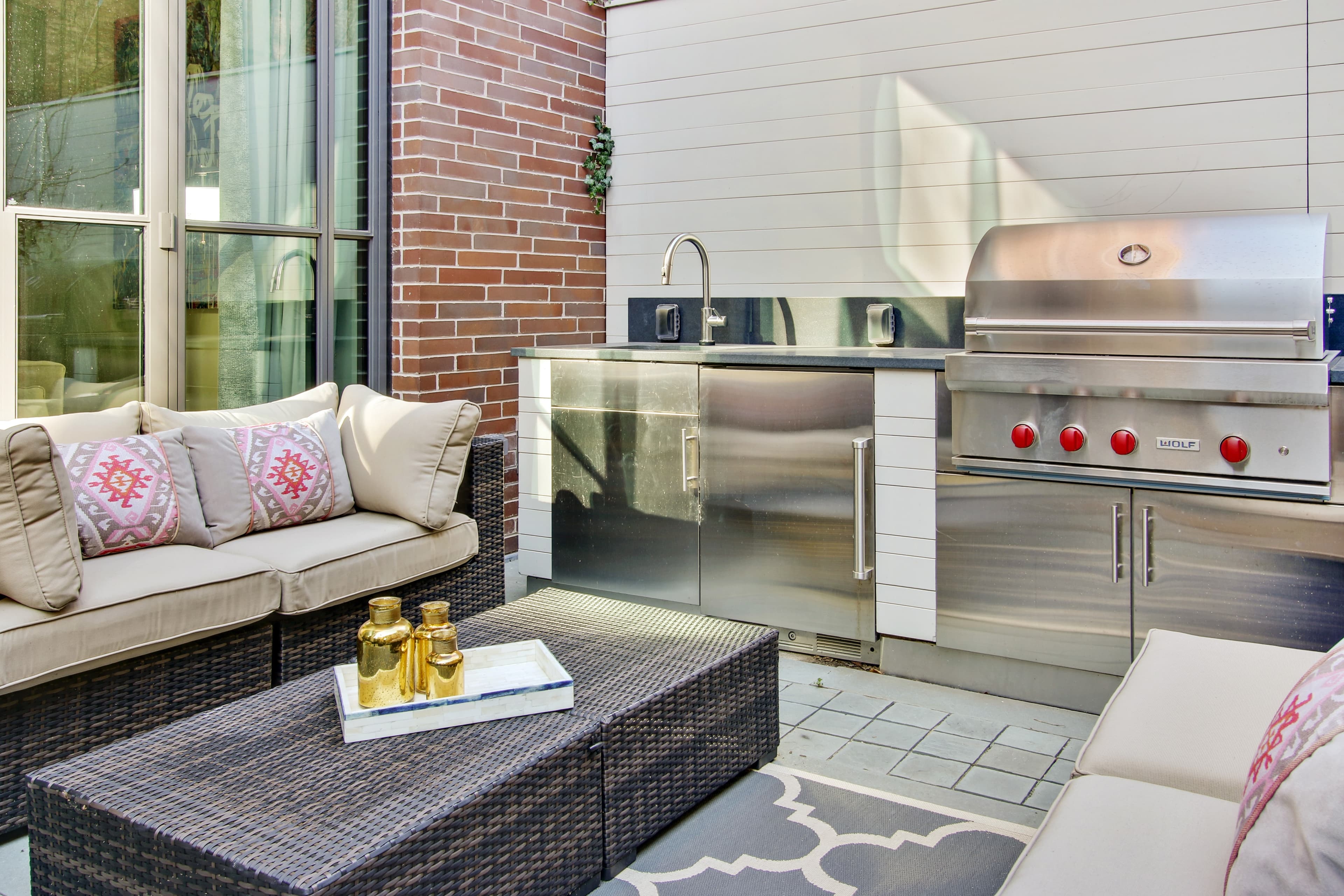 Five homes with outdoor kitchens that take ho-hum hamburger-flipping to all new heights