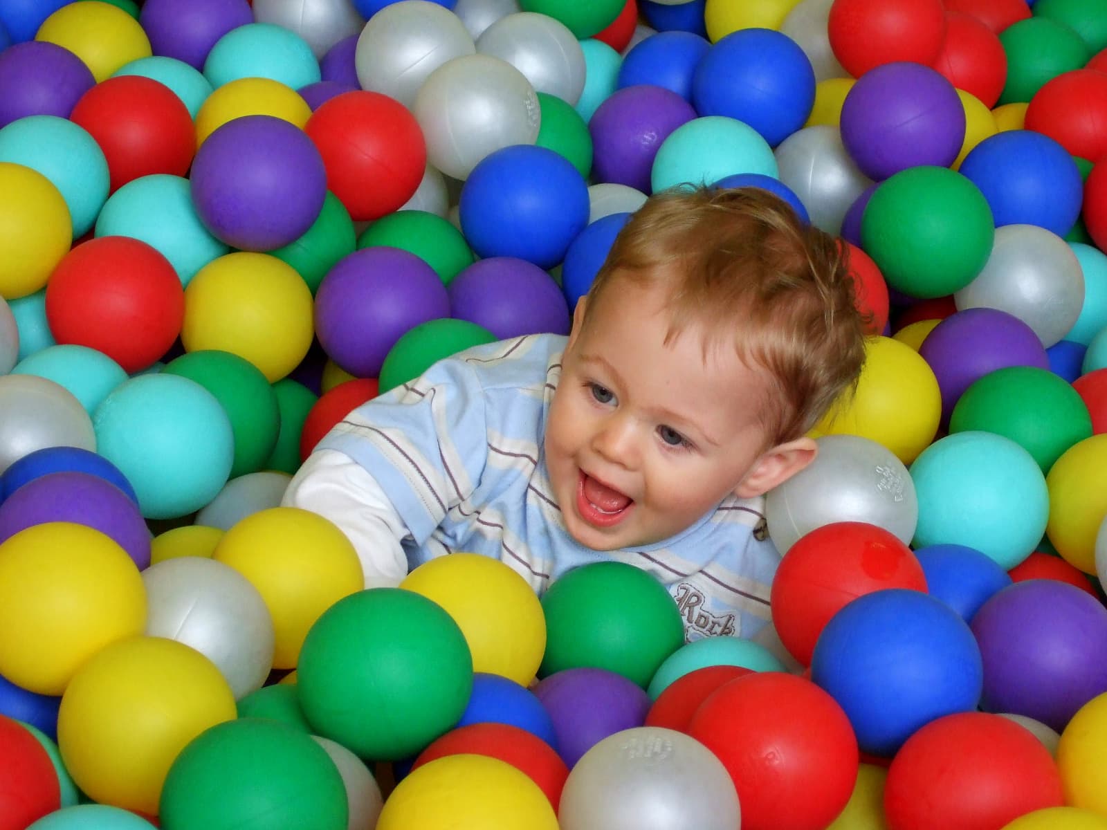 Raising kids in an apartment building: 7 classic dilemmas solved