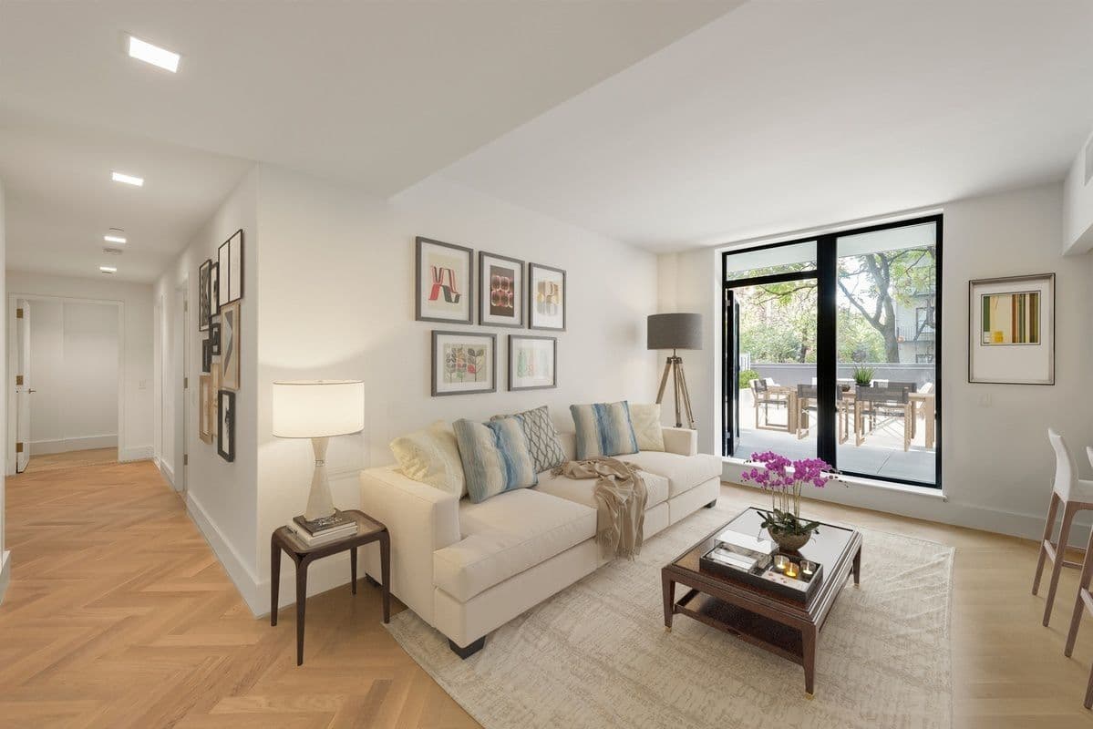 The big reveal from 4th quarter Manhattan sales reports: The market's getting flabby at the top