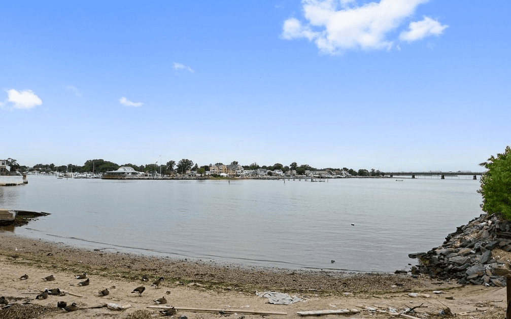 Weekend open houses: 5 properties in neighborhoods by the water