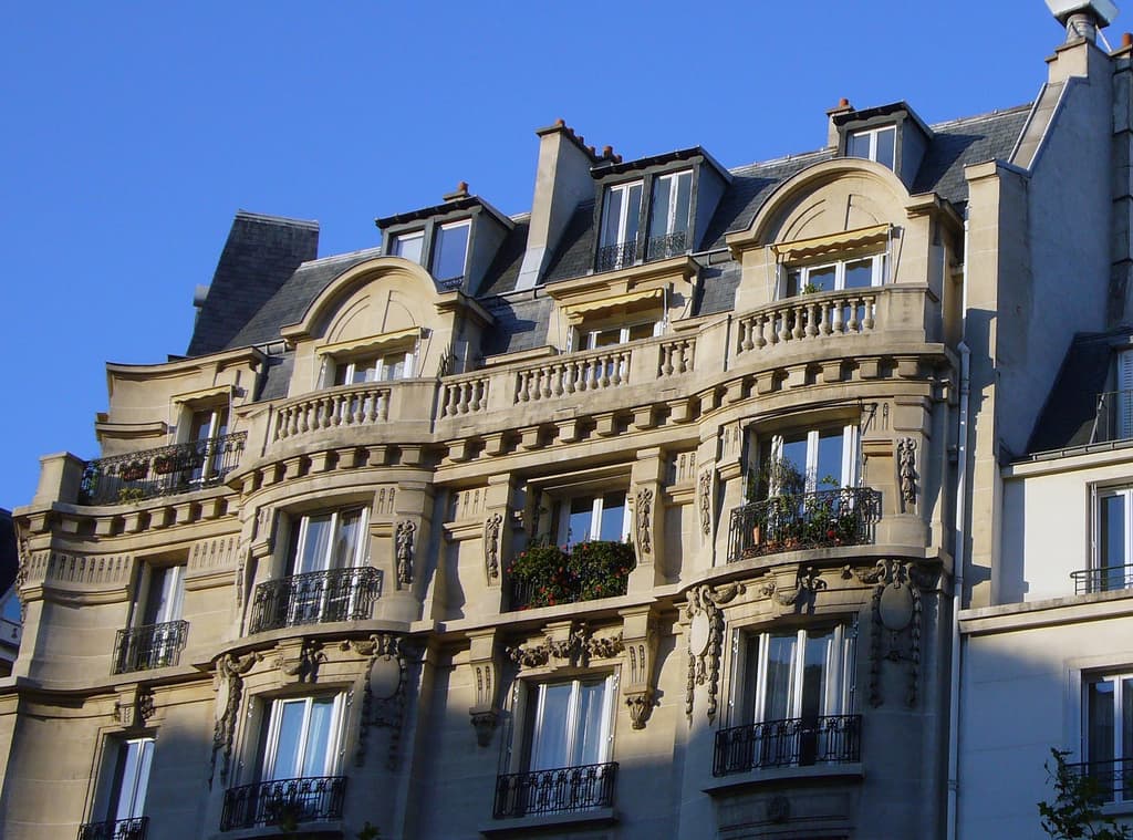 Here's why New Yorkers live in apartments and not 'flats'