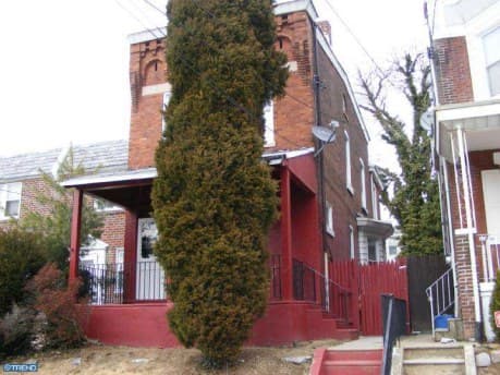 Yikes: These sellers have clearly never heard of staging