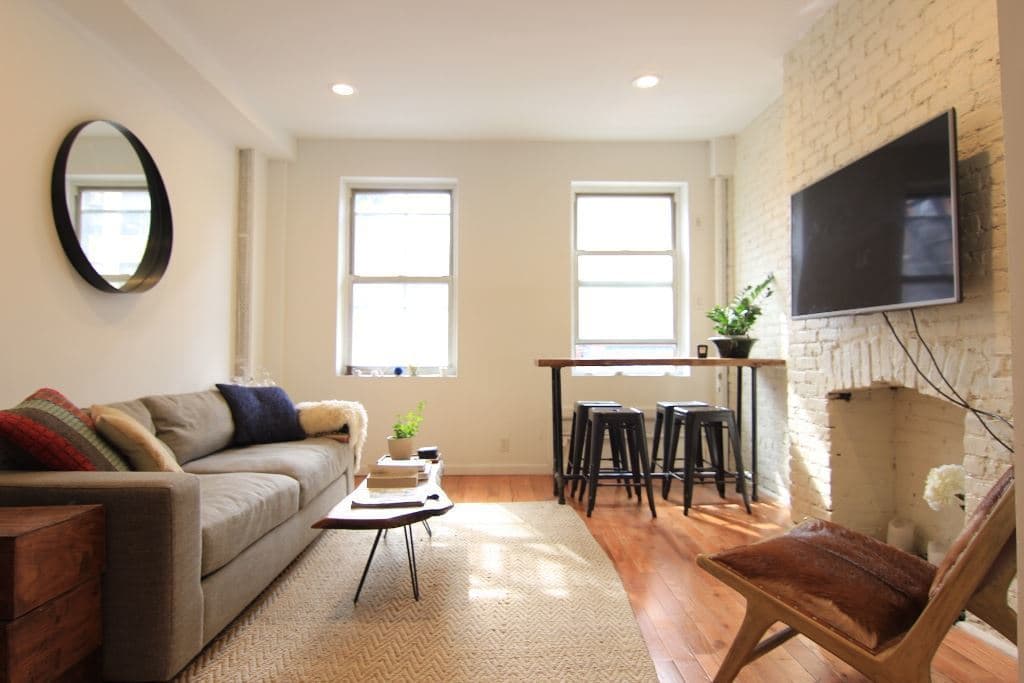 An allegedly quiet one-bedroom for rent in Chinatown