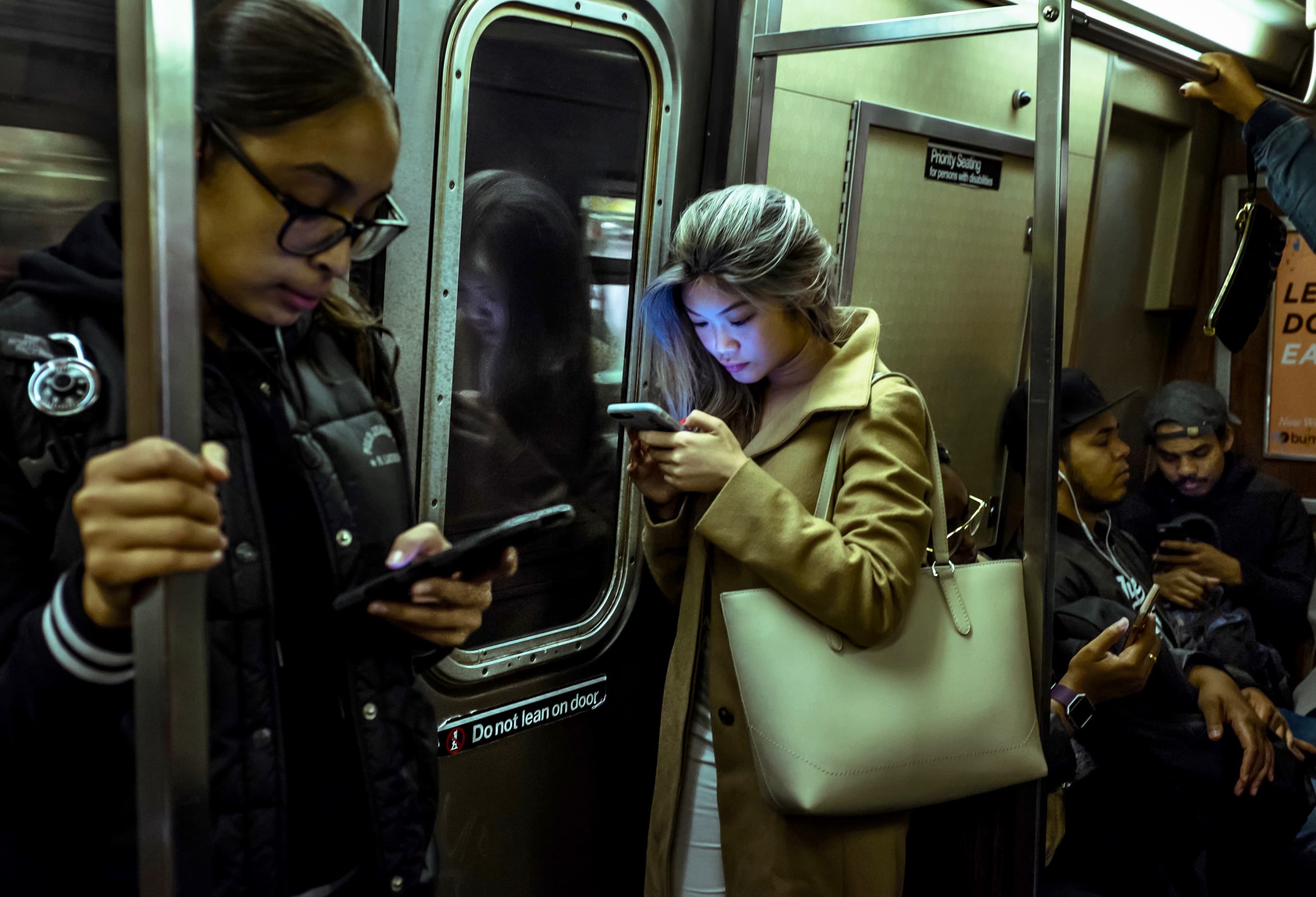 Brick Underground's guide to NYC transit apps like Pigeon, Underway, Moovit & more