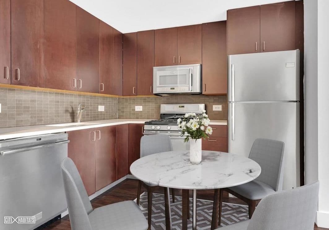 A no-fee Astoria one bedroom with lots of amenities, for $2,450