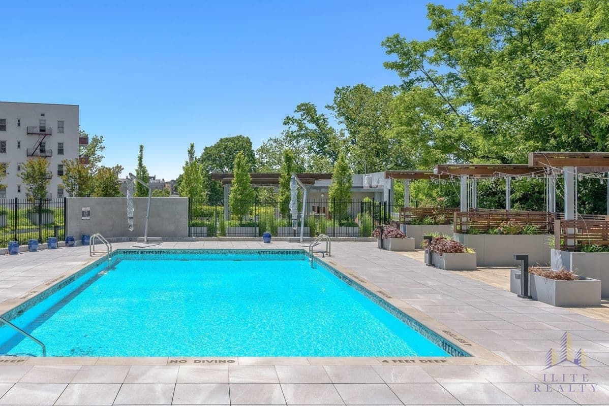 5 NYC condos for sale in buildings with luxury outdoor amenities