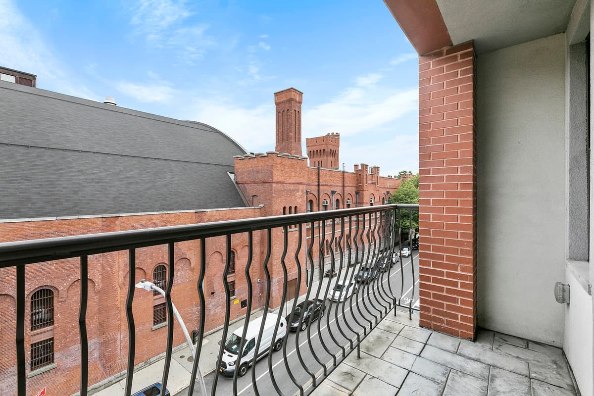 5 NYC one-bedroom rentals with balconies for less than $3,000
