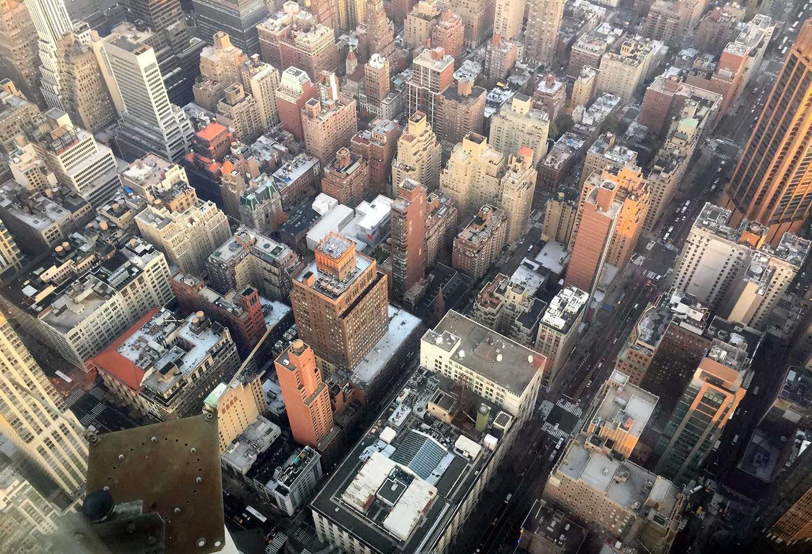 Sales of Manhattan apartments slipped (again) in the fourth quarter, but there were signs of stability